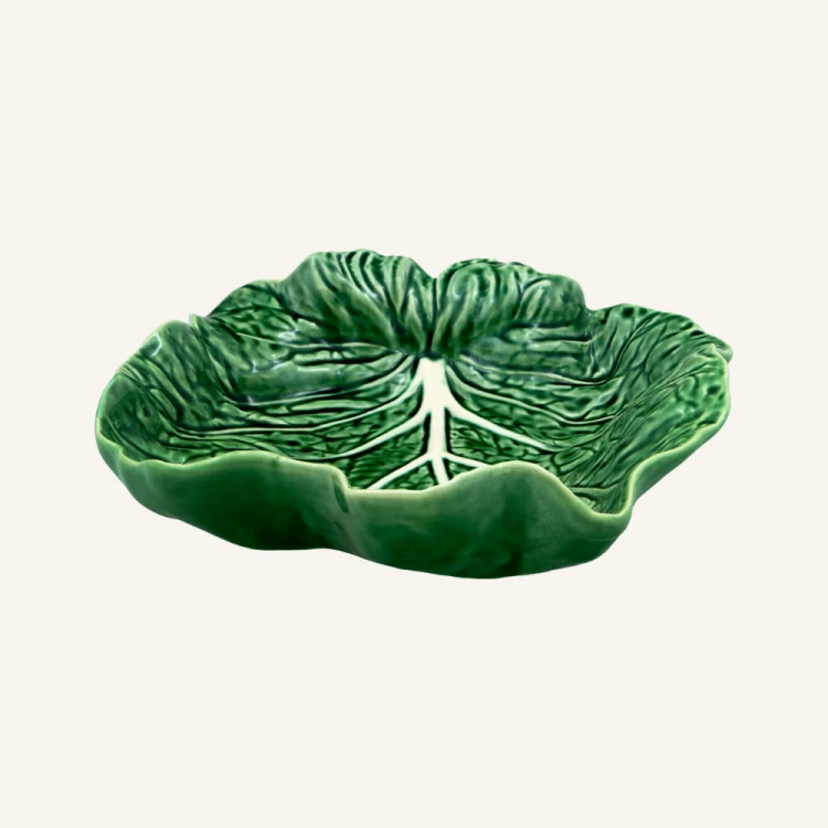 Ceramiczna misa dekoracyjna liść kapusty 26 cm Bordallo Pinheiro Cabbage.png