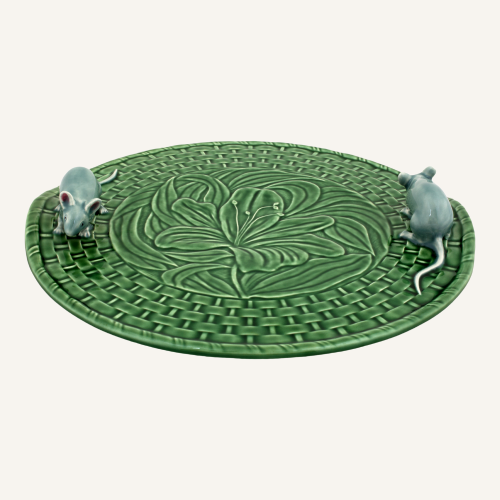 Ceramiczny talerz do serów z myszkami 31 cm Bordallo Pinheiro Green Lily.png