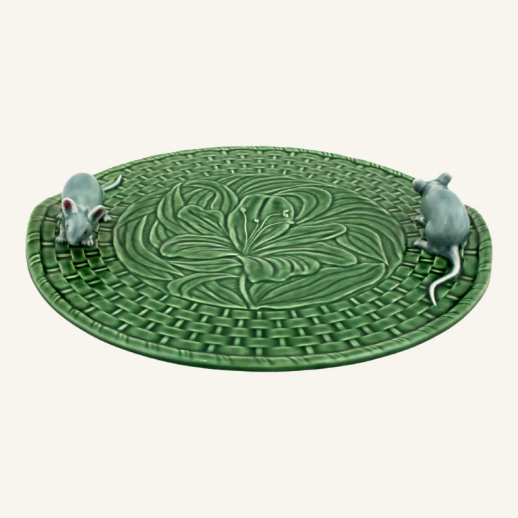 Ceramiczny talerz do serów z myszkami 31 cm Bordallo Pinheiro Green Lily.png