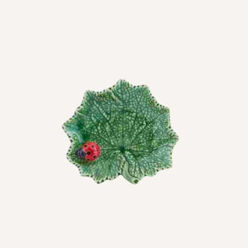 Ceramiczny liść starca z biedronką 14 cm Bordallo Pinheiro Countryside Leaves.png