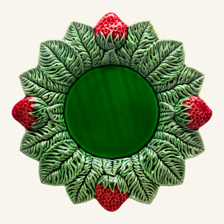 Ceramiczny talerz prezentacyjny truskawki 33 cm Bordallo Pinheiro Strawberries.png