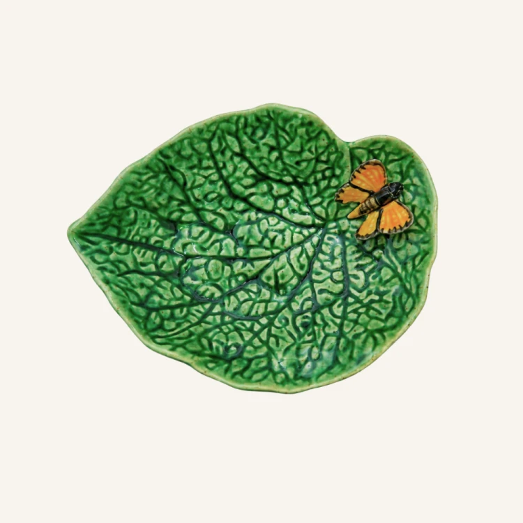 Ceramiczny liść begonii z motylem 20 cm Bordallo Pinheiro Countryside Leaves.png
