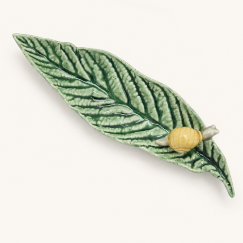 Ceramiczny liść miodli ze ślimakiem 25 cm Bordallo Pinheiro Countryside Leaves.png