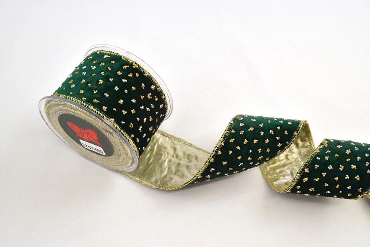 Wstążka dekoracyjna Portabella, zielono-złota, 6,7 cm × 4,5 m – aranżacja