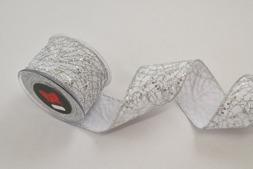 Wstążka metaliczna Maze, biało-srebrna, 6,7 cm × 4,5 m – aranżacja