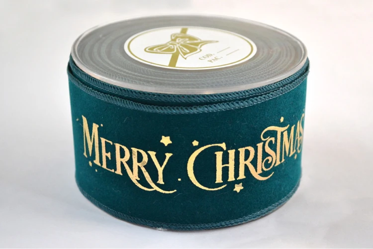 Wstążka aksamitna Merry Christmas, petrol ze złotem, 6 cm × 9 m – aranżacja