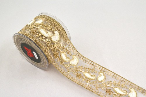 Wstążka dekoracyjna Feronia, biało-złota, 8 cm × 4,5 m – aranżacja