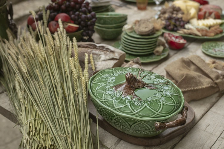 Ceramiczna waza z jeleniem 3 l Bordallo Pinheiro Woods – aranżacja 2