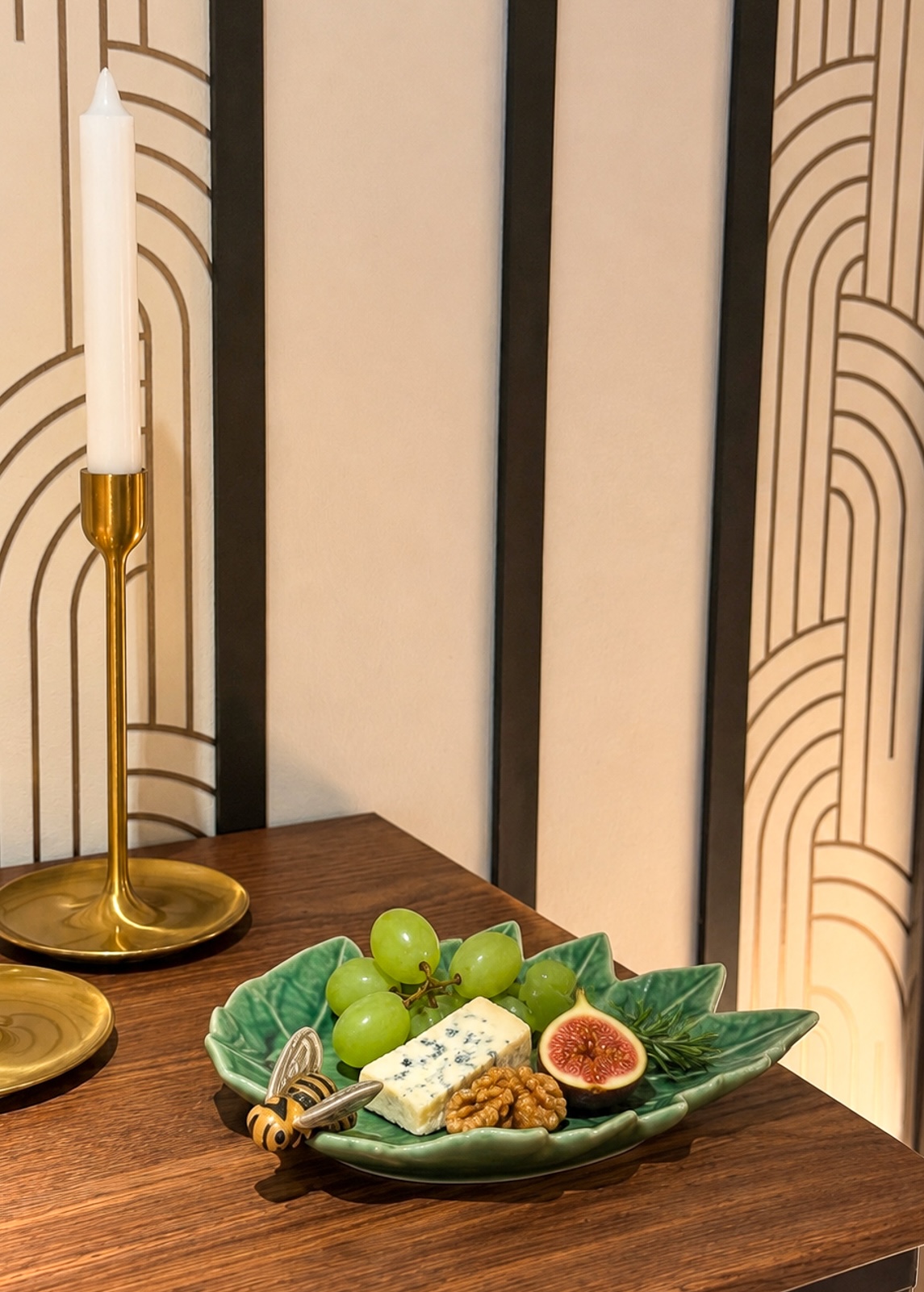 Ceramiczny liść dębu z pszczołą Bordallo Pinheiro